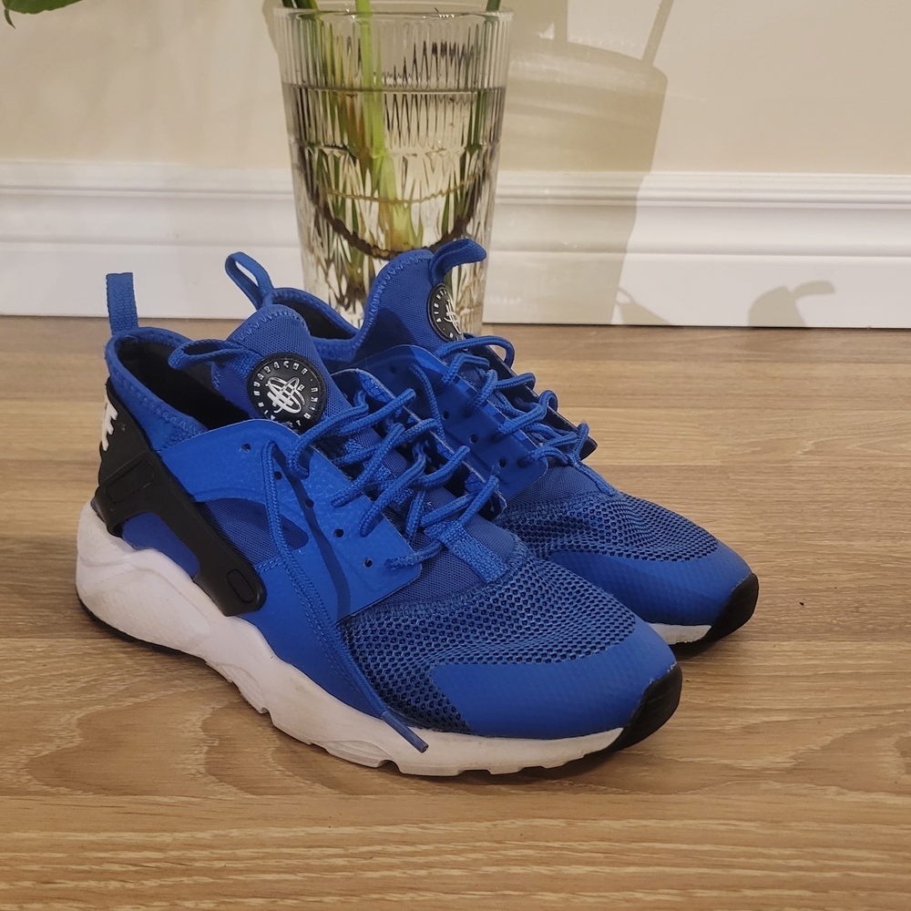 Nike Huracanache Blue Athletic Sneakers